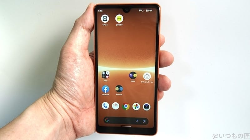 Xperia ACE Ⅲは手にスッポリ収まるサイズ感