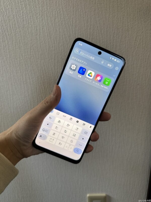 OPPO A3 5G評判・口コミ OPPO A3 5G 手に持っている様子