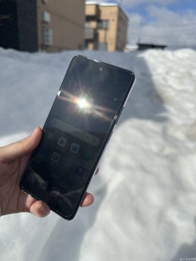 屋外でのoppo a3 5gディスプレイの様子 | スマホの口コミ・評判・悪口.jp OPPO A3 5G評判・口コミ 屋外でのOPPO A3 5Gディスプレイの様子