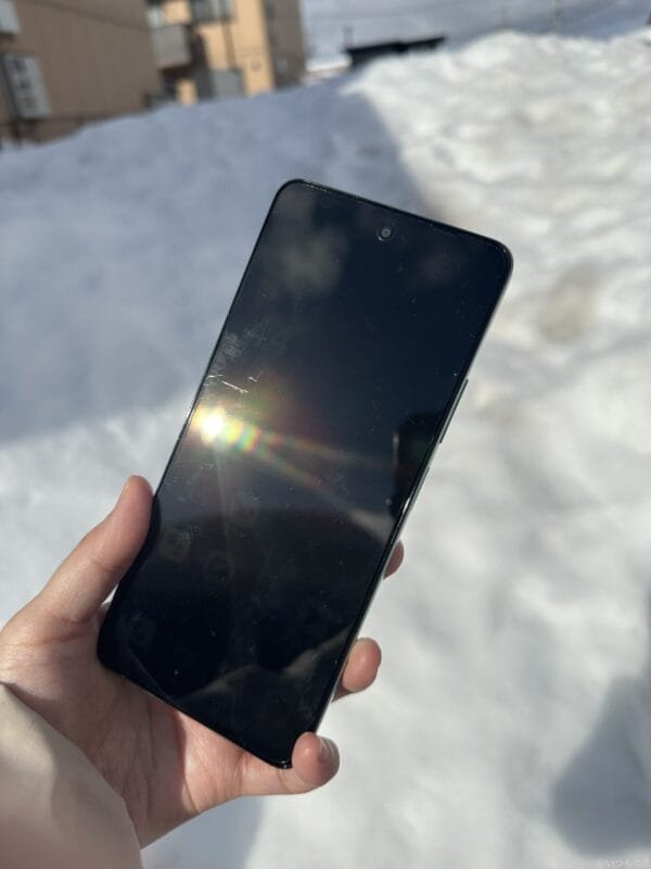 OPPO A3 5G評判・口コミ 逆光時のOPPO A79 5Gのディスプレイ